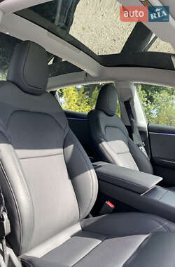 Седан Tesla Model 3 2024 в 