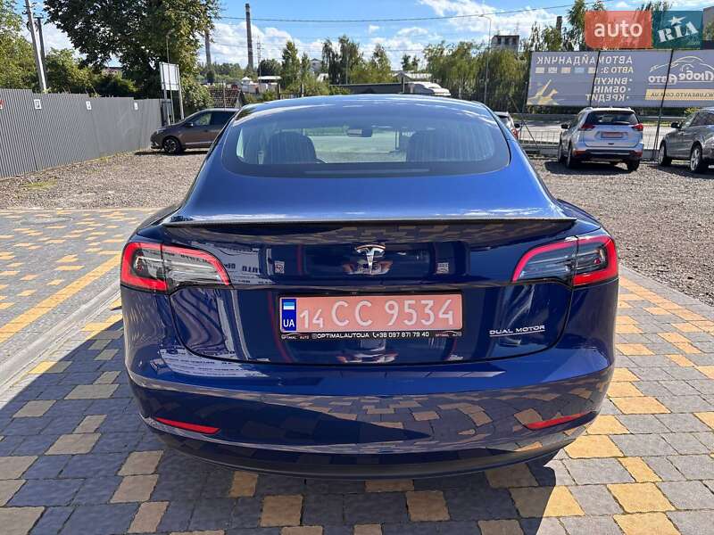Седан Tesla Model 3 2019 в Львове