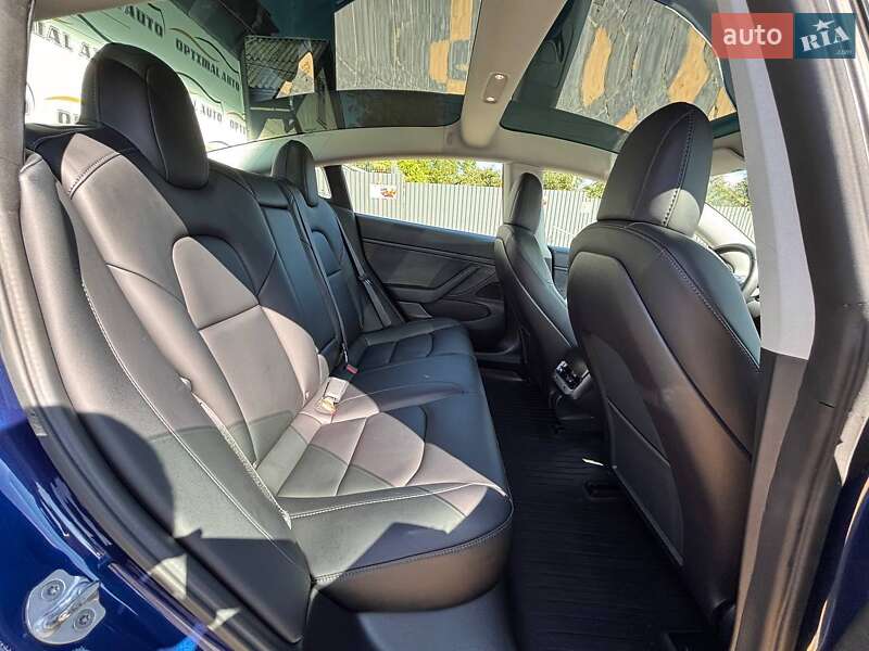 Седан Tesla Model 3 2019 в Львове