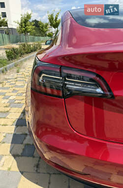 Седан Tesla Model 3 2020 в 
