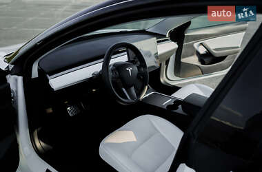 Седан Tesla Model 3 2021 в 