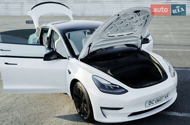 Седан Tesla Model 3 2021 в 