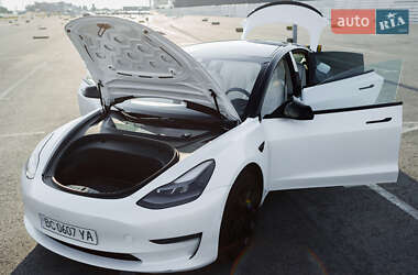Седан Tesla Model 3 2021 в 