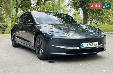 Седан Tesla Model 3 2024 в 