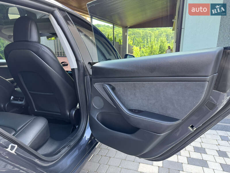 Седан Tesla Model 3 2022 в Хмельницком