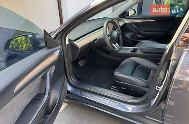 Седан Tesla Model 3 2022 в 
