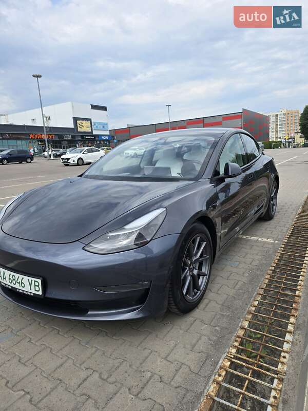 Tesla Model 3 2021