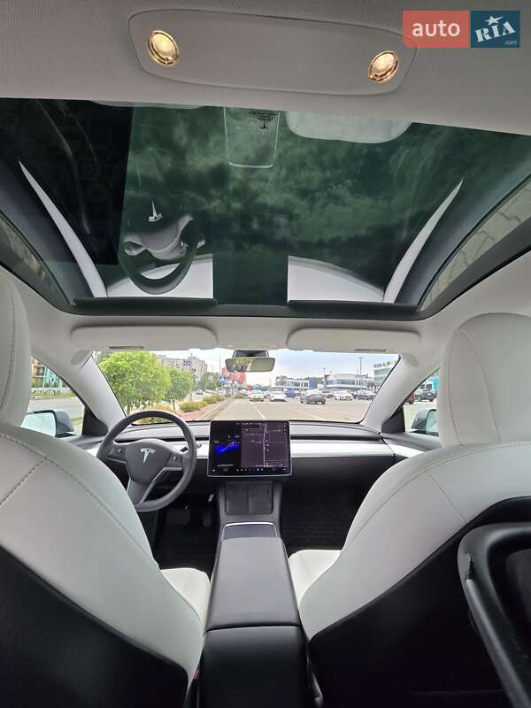 Седан Tesla Model 3 2021 в Києві