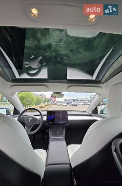 Седан Tesla Model 3 2021 в 