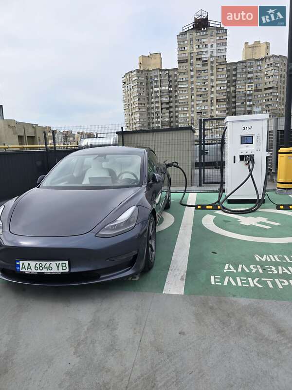 Седан Tesla Model 3 2021 в Києві