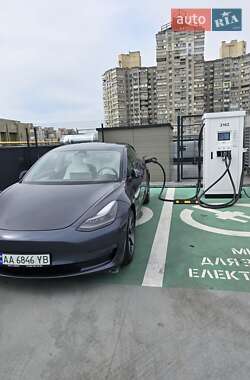 Седан Tesla Model 3 2021 в 