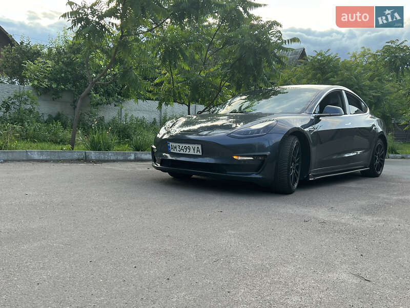 Седан Tesla Model 3 2018 в Житомире