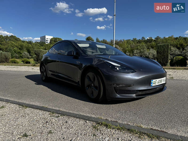 Седан Tesla Model 3 2023 в Днепре