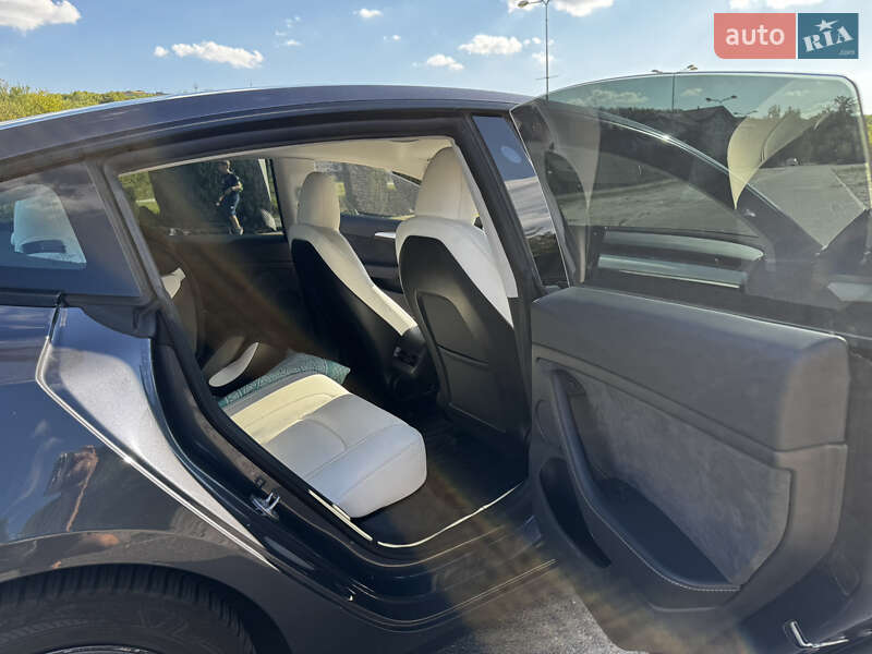 Седан Tesla Model 3 2023 в Днепре