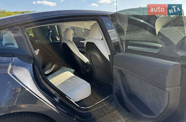 Седан Tesla Model 3 2023 в 