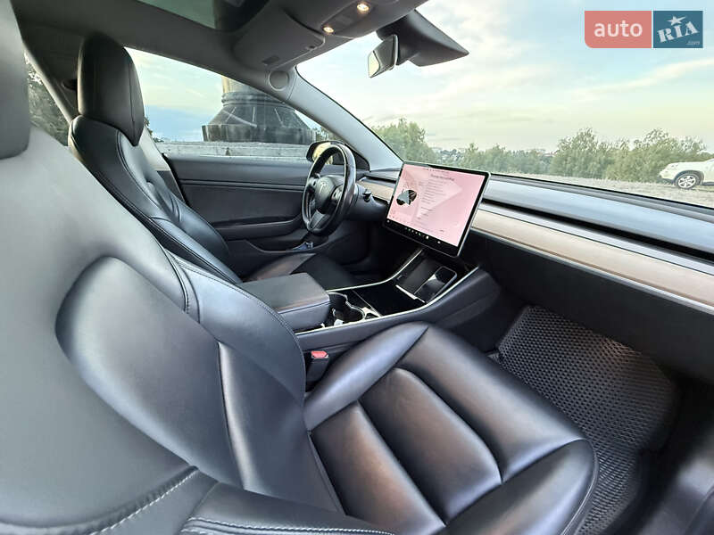 Седан Tesla Model 3 2018 в Житомире