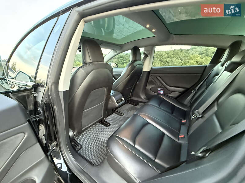 Седан Tesla Model 3 2018 в Житомире