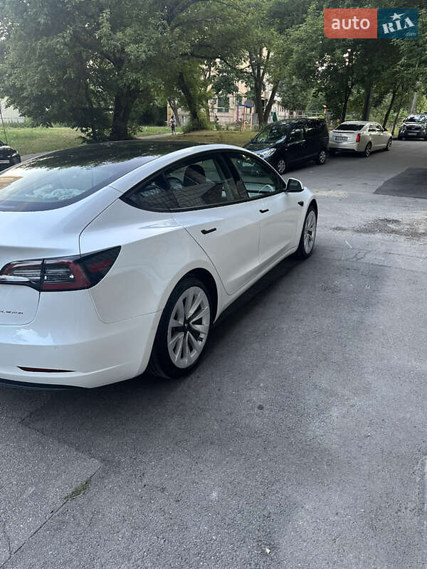 Седан Tesla Model 3 2022 в Києві