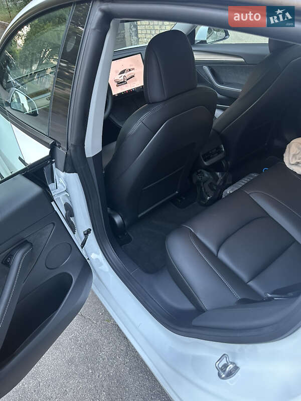 Седан Tesla Model 3 2022 в Києві