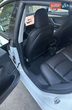 Седан Tesla Model 3 2022 в 