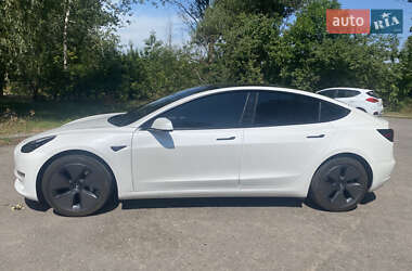 Седан Tesla Model 3 2021 в 
