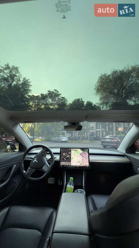 Седан Tesla Model 3 2018 в Львове