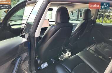 Седан Tesla Model 3 2022 в 