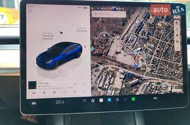 Седан Tesla Model 3 2022 в 