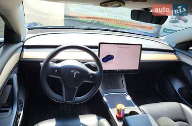 Седан Tesla Model 3 2022 в 