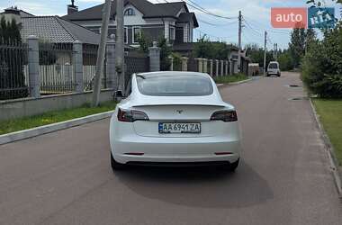 Седан Tesla Model 3 2021 в 