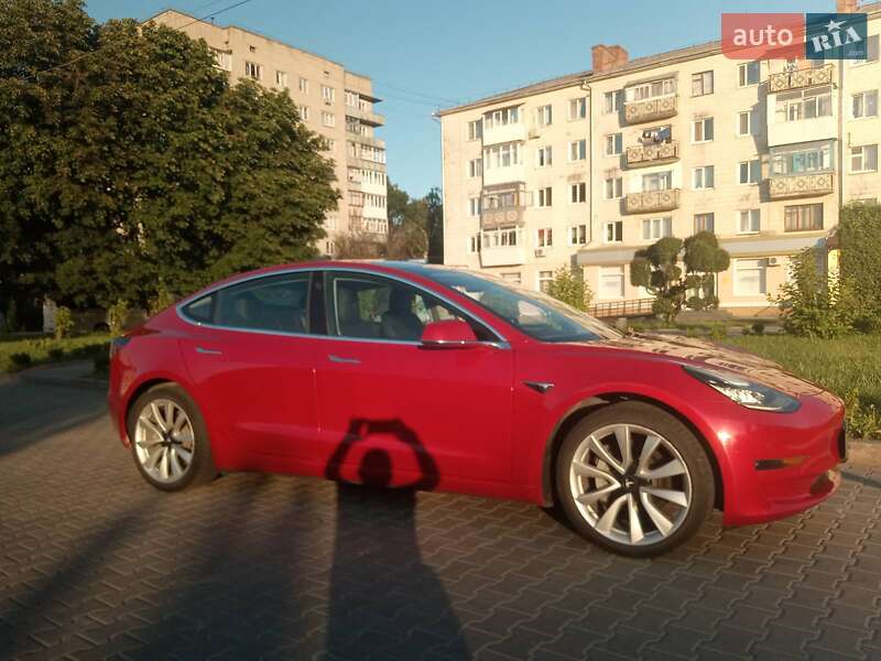 Седан Tesla Model 3 2018 в Звягеле