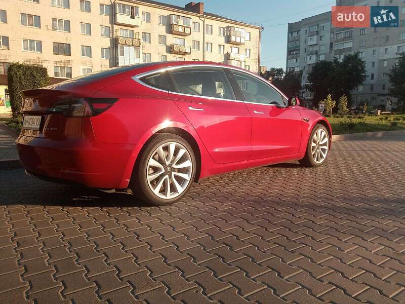 Седан Tesla Model 3 2018 в Звягеле