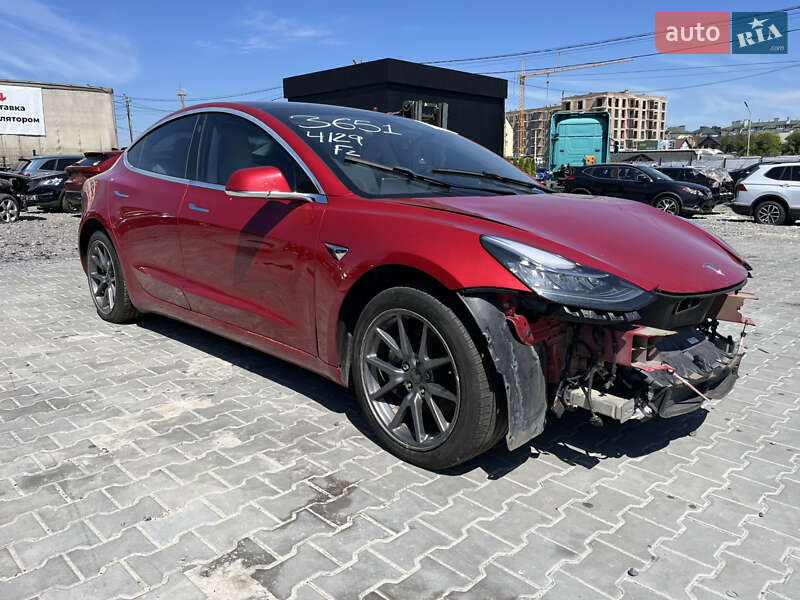 Седан Tesla Model 3 2020 в 