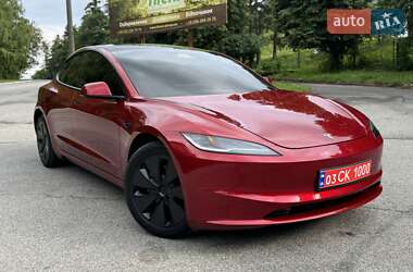 Седан Tesla Model 3 2024 в 