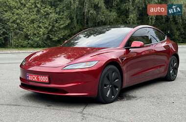 Седан Tesla Model 3 2024 в 