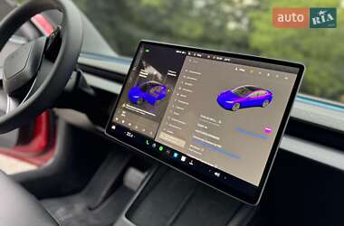 Седан Tesla Model 3 2024 в 