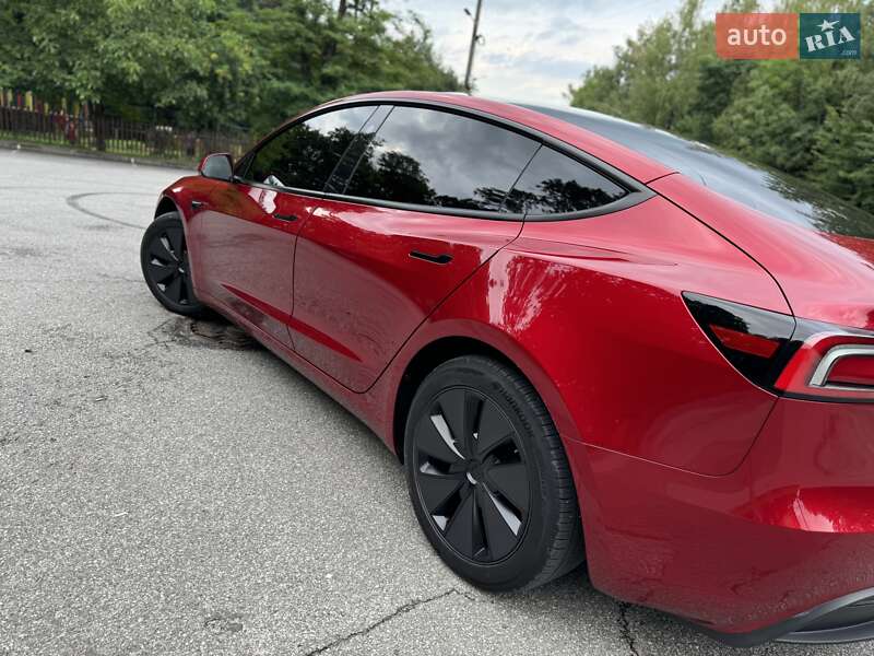 Седан Tesla Model 3 2024 в Трускавці