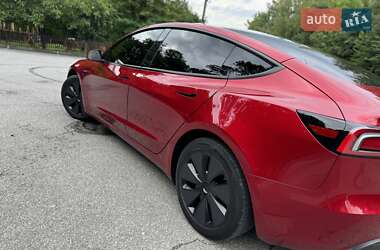 Седан Tesla Model 3 2024 в 