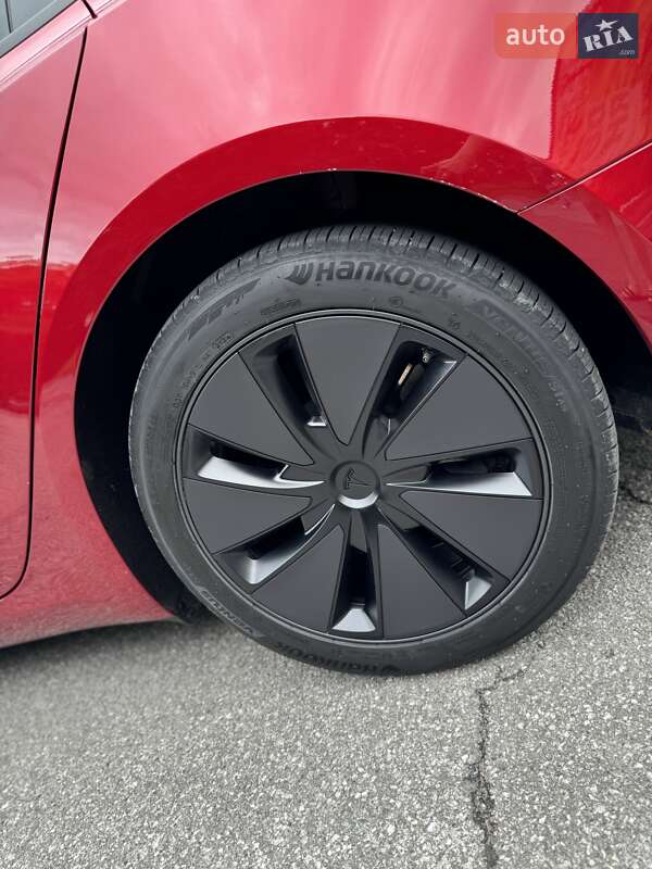 Седан Tesla Model 3 2024 в Трускавці