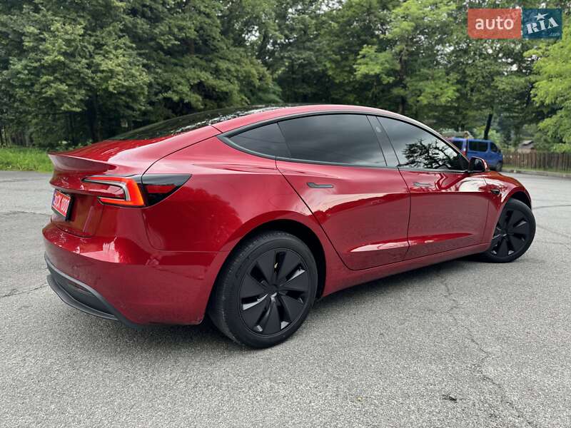 Седан Tesla Model 3 2024 в Трускавці