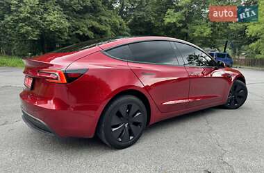 Седан Tesla Model 3 2024 в 