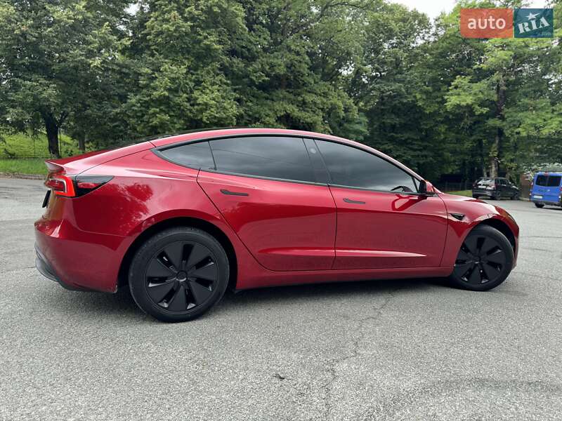 Седан Tesla Model 3 2024 в Трускавці
