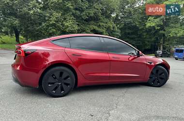Седан Tesla Model 3 2024 в 