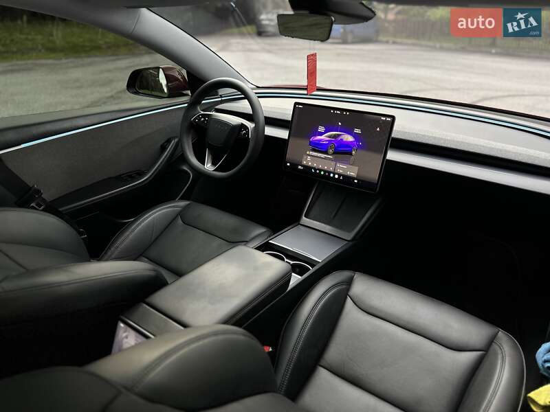 Седан Tesla Model 3 2024 в Трускавці