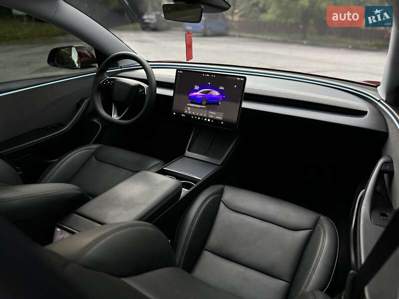 Седан Tesla Model 3 2024 в Трускавці