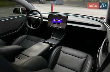 Седан Tesla Model 3 2024 в 