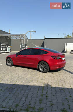 Седан Tesla Model 3 2021 в 
