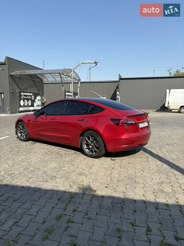 Седан Tesla Model 3 2021 в Черновцах