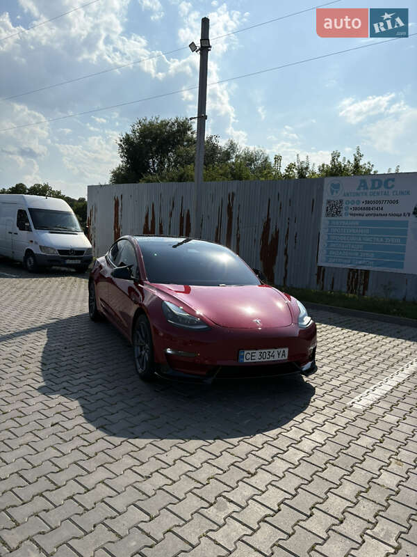 Седан Tesla Model 3 2021 в Черновцах