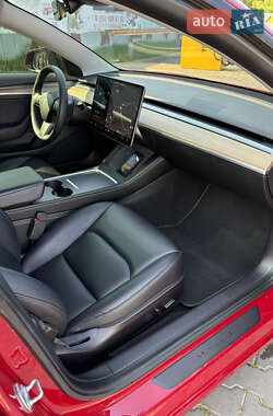 Седан Tesla Model 3 2021 в 
